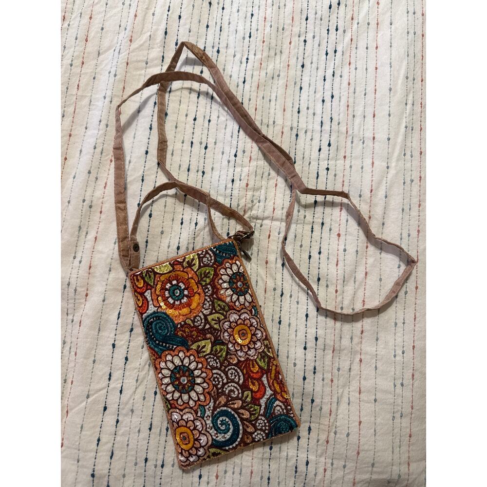 Bamboo Trading Company NWOT Hand-Beaded Crossbody Cell Purse Wallet